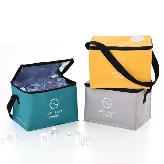 Insulated student school lunch bag for travel and picnic