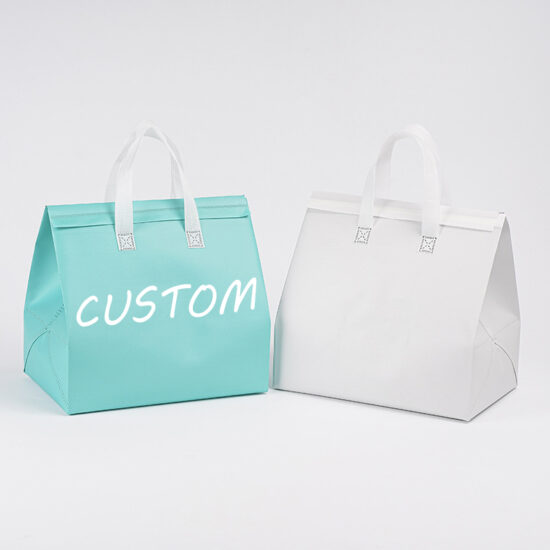 Large capacity insulated tote bag with zipper and handle